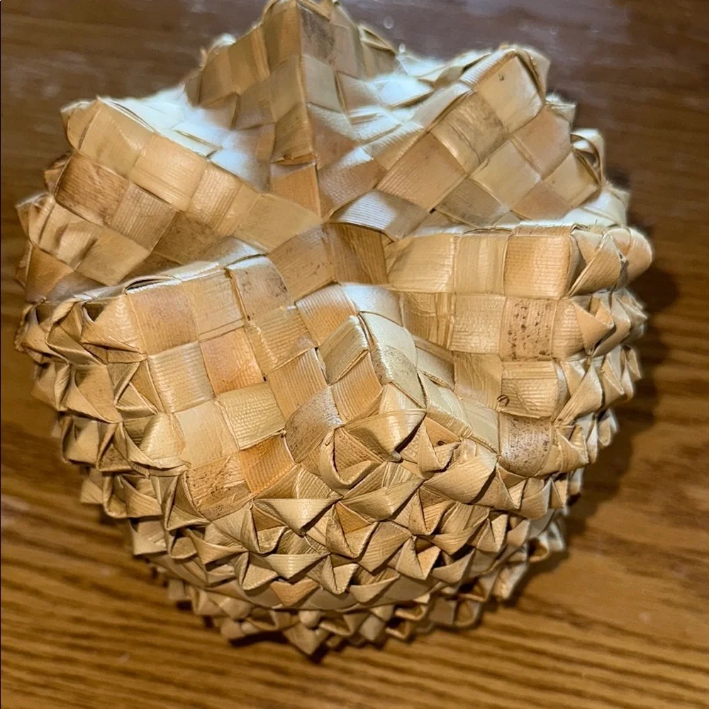 Lauhala small star pointed Woven lauhala Hawaiian Basket